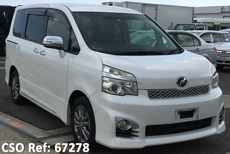 Toyota / Voxy 2013